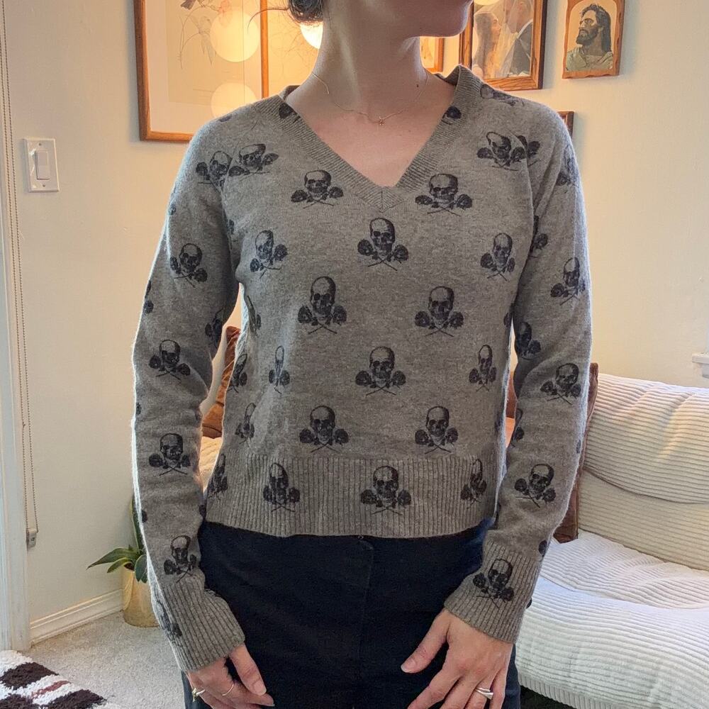 Skull Cashmere Gray Skull Rose Knit V-Neck Sweater Wool Blend Size S